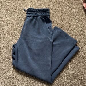 Lululemon softstreme cropped Pants